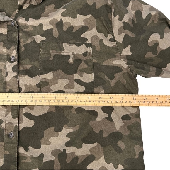 Eddie Bauer Button Up Shirt Women's Large Khaki Camo Boyfriend Fit Camouflage - Picture 7 of 7